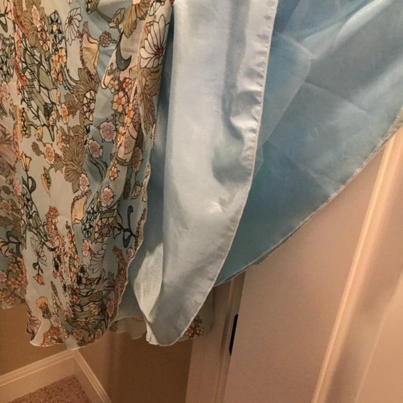 Pefect Dress to attend a wedding with Shawl - Picture 5 of 5